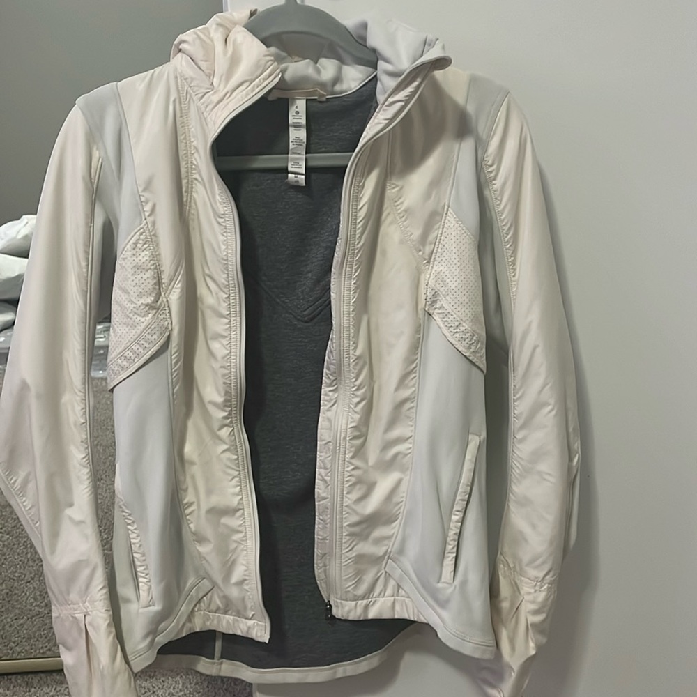 Lululemon Kanto Catch Me Run jacket